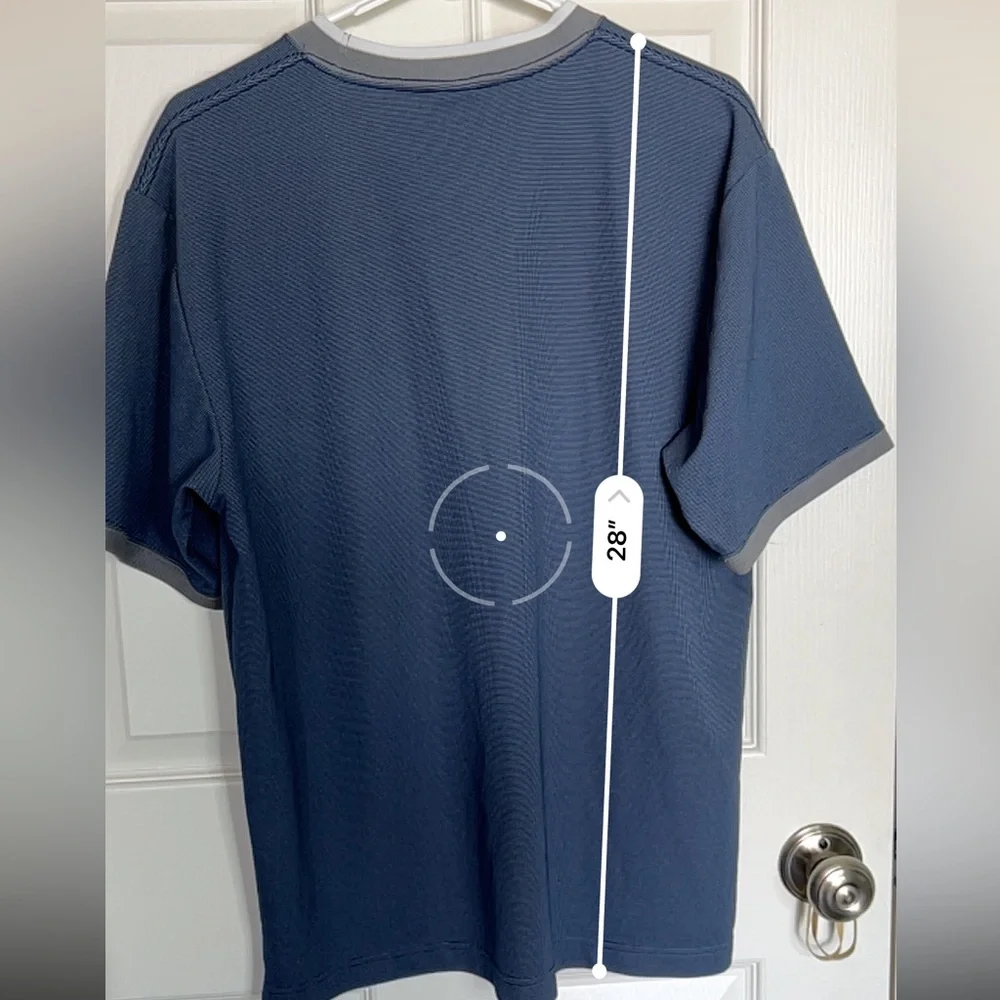 The North Face Men’s Pullover Short Sleeved Size Medium‎